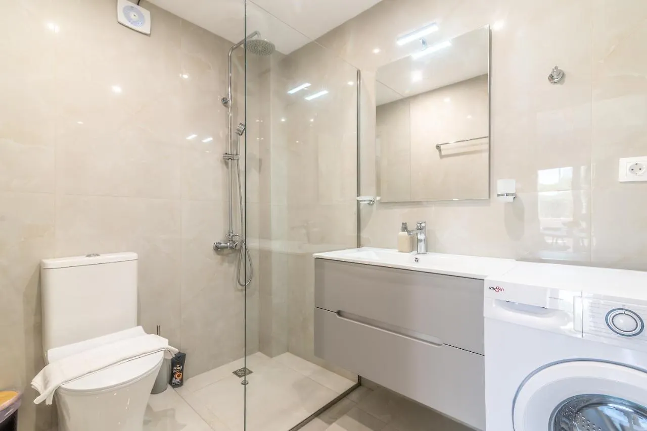 Elegant Suite 4 Near The Beach Gazi Apartment