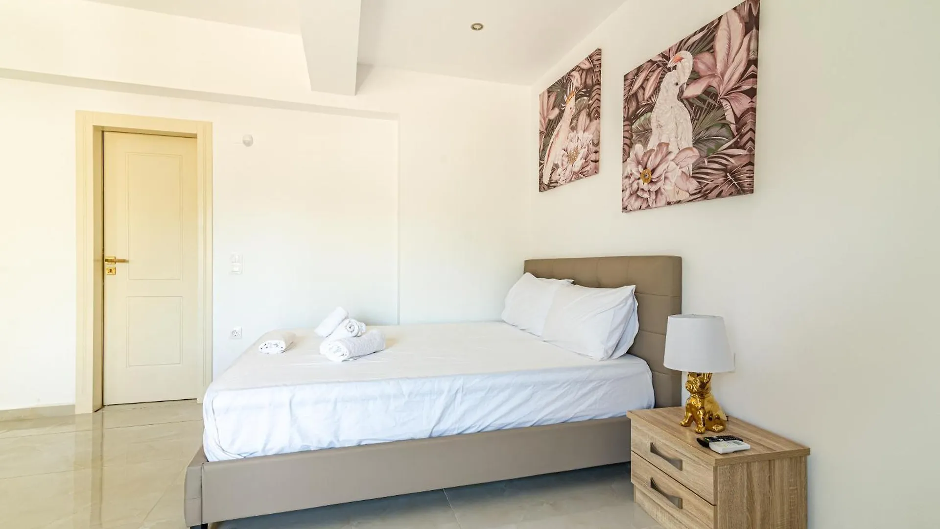 Elegant Suite 4 Near The Beach Gazi 0*,